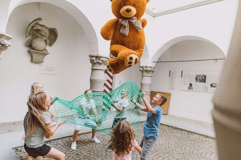 „Mach mit!“ – Kinder-Erlebnisführung - Komm wir gehen auf Bärenjagd!