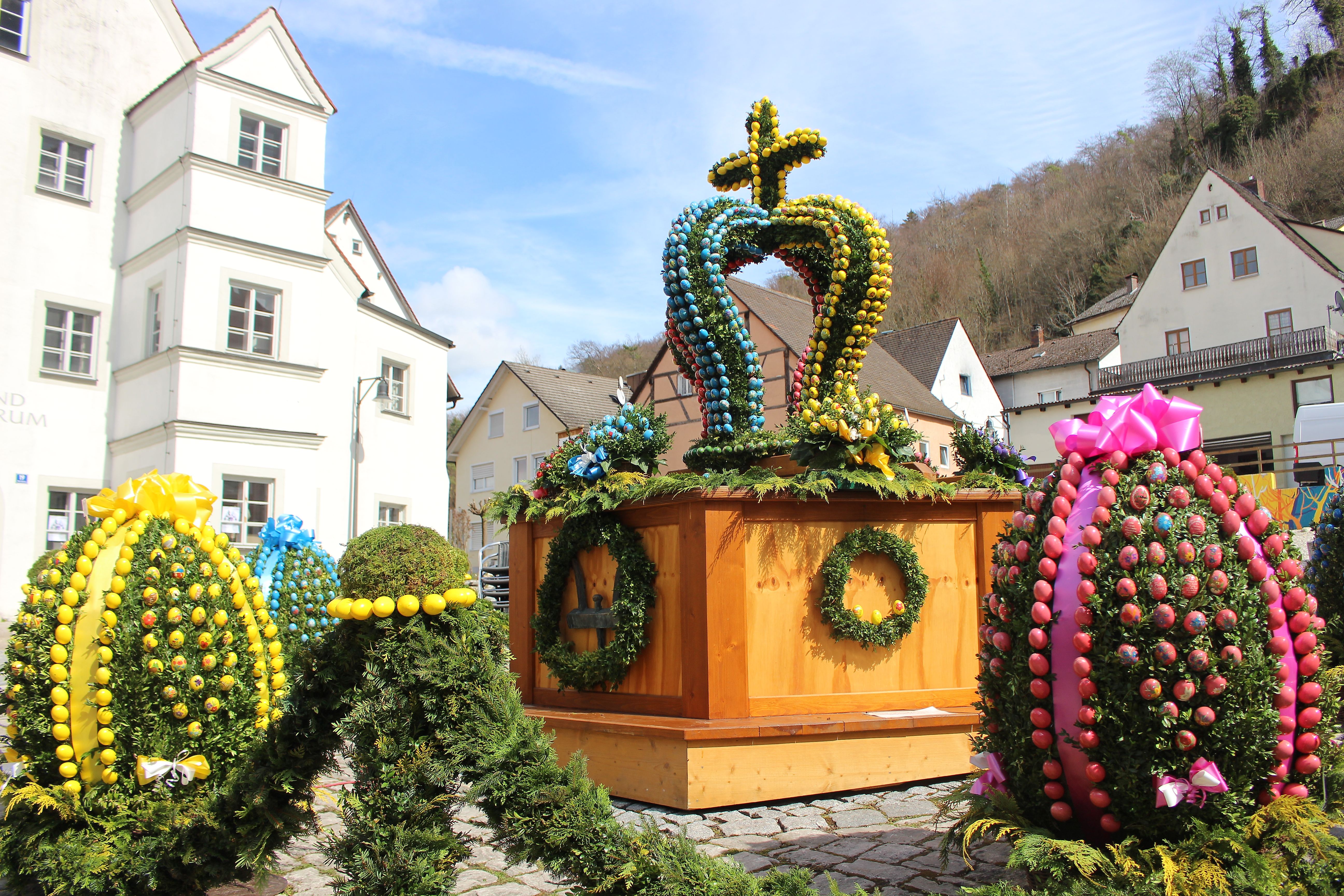 Kipfenberger Osterbrunnen am Marktplatz